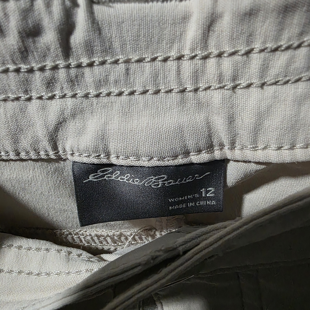 Eddie Bauer Light Cream Cargo Shorts - Picture 3 of 4